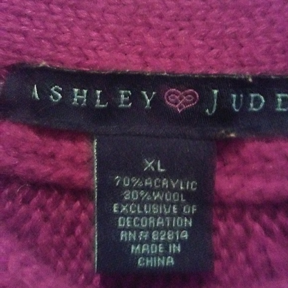 Ashley Judd Sweaters - Picture 3 of 4